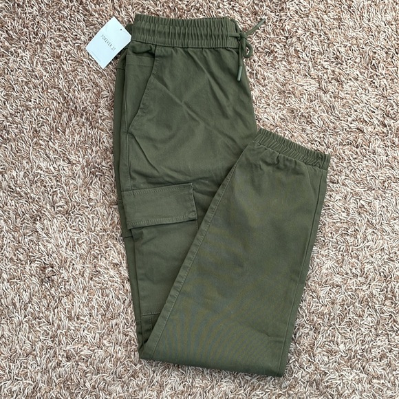 SOLD Off-site | Forever 21 Men’s Olive Joggers Size Small - Picture 3 of 13